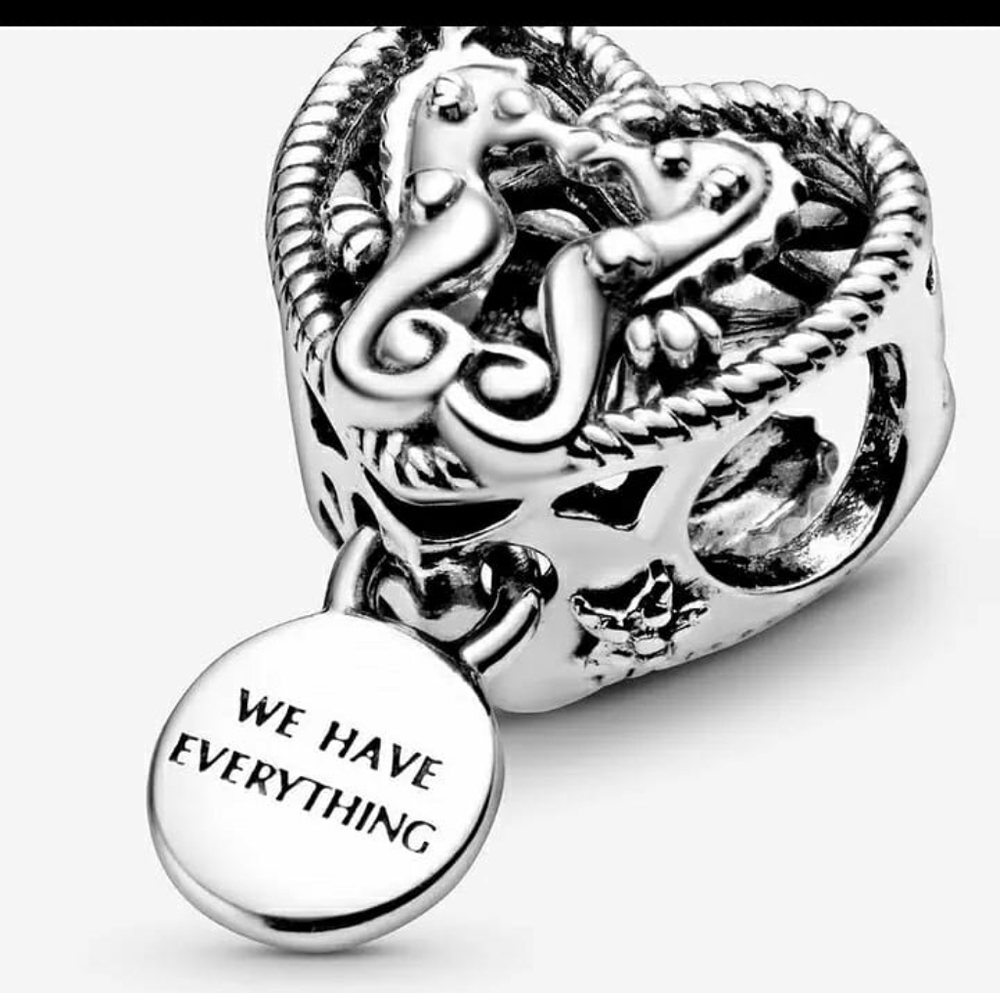 Seahorse charm Trynmera